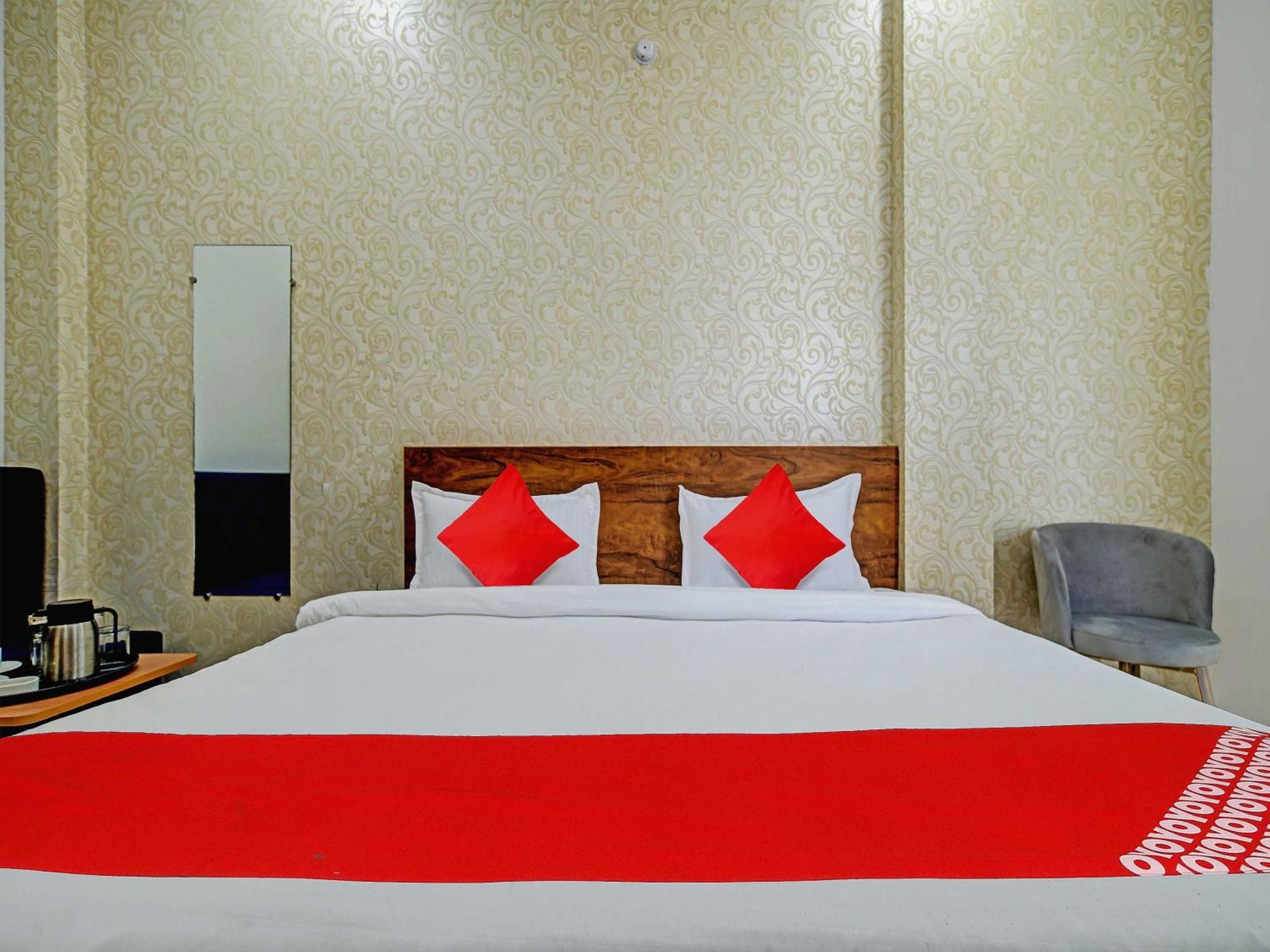 Oyo Flagship Hotel Blue Tick Indore Ngoại thất bức ảnh
