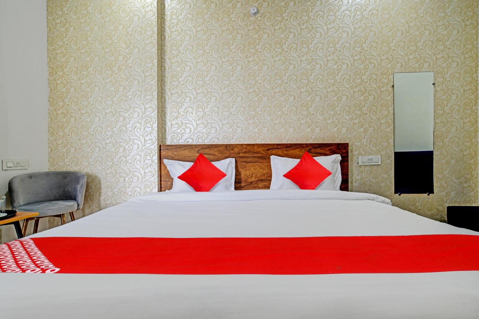 Oyo Flagship Hotel Blue Tick Indore Ngoại thất bức ảnh
